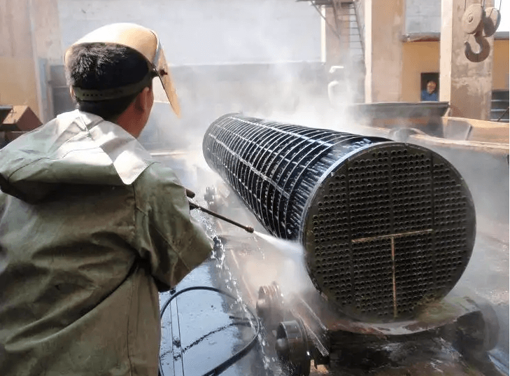 （圖：工業(yè)清洗泡沫現(xiàn)場(chǎng)）