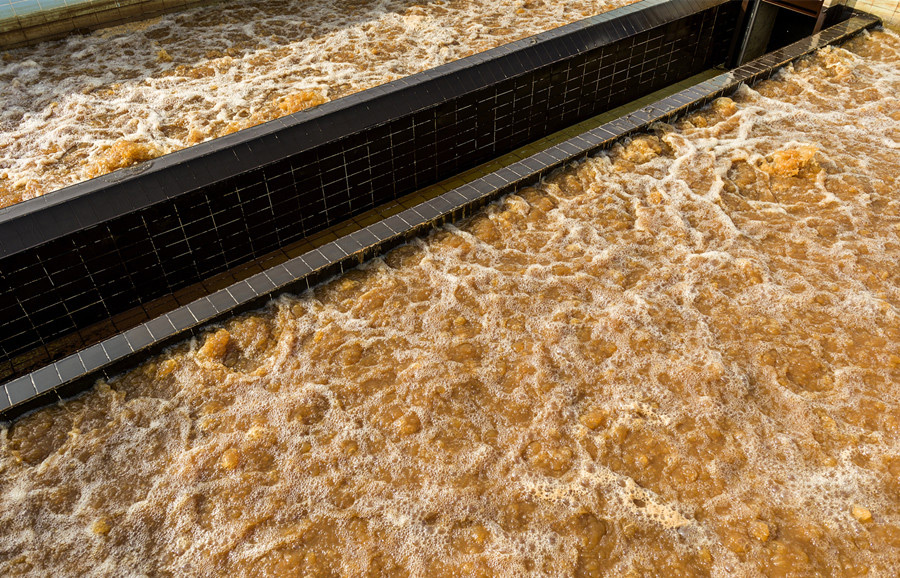 (圖:生物曝氣污水泡沫)