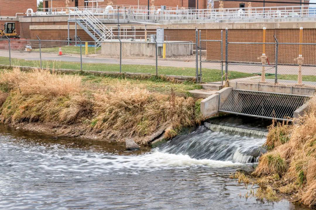（圖：工業污水泡沫池）