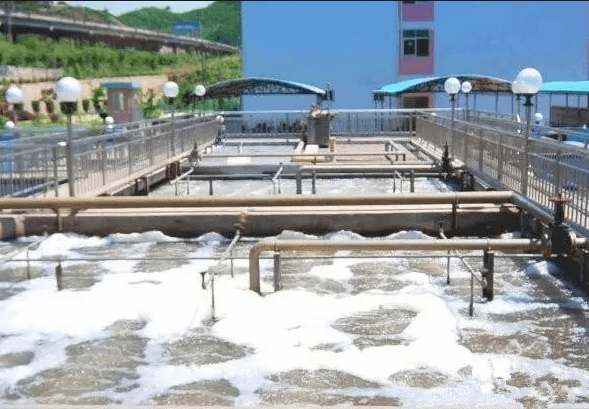 （圖：污水曝氣池產生大量泡沫）