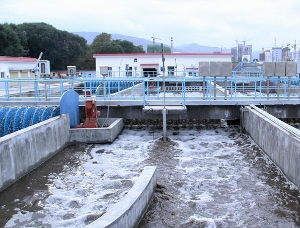 (圖:工業廢水污水泡沫)